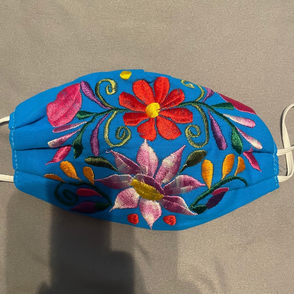 Embroidered face mask - Picture 3 of 12